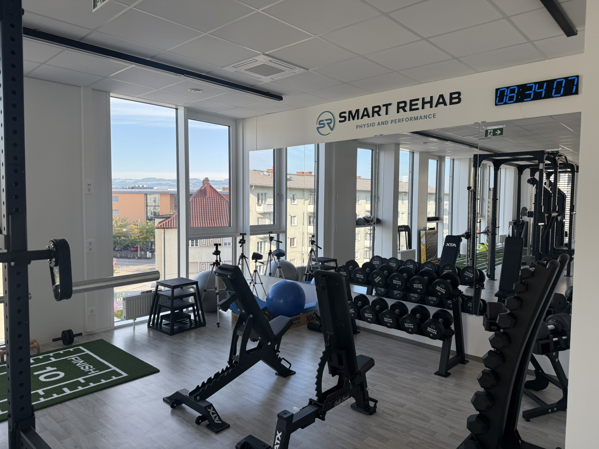 Trainingsraum Kurzhantelbereich, verstellbare Bänke
SmartRehab Linz - Physio and Performance